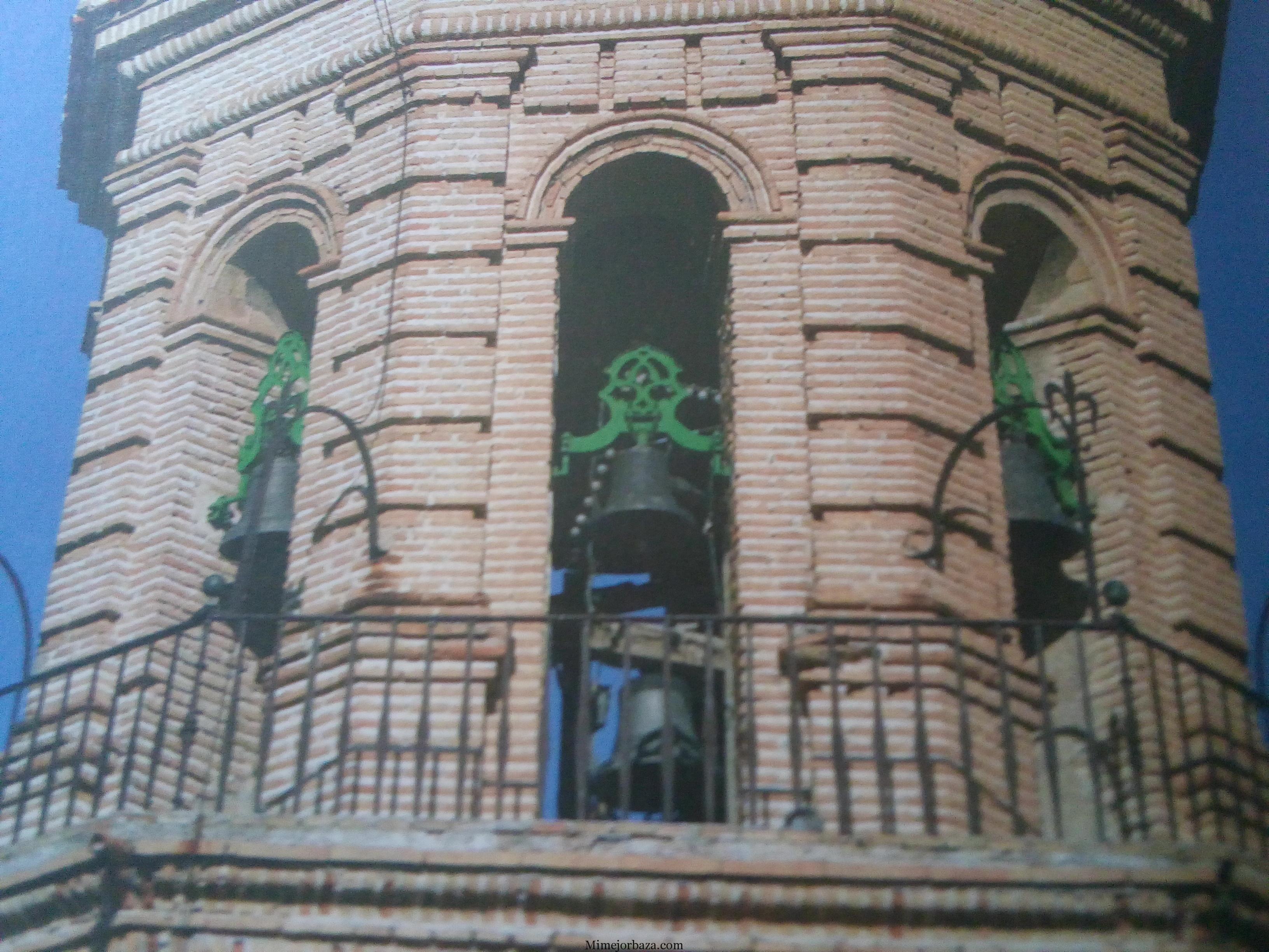 Detalle del campanario de la Mayor. fotografía extraida del libro Baza Ciudad Milenaria, Antonio García Paredes Muñoz, Raúl García de Paredes Espín