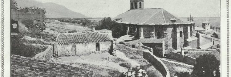 Imagen de 1920 que presenta el conjunto de la Alcazaba sobre La Colegiata de Ntra Sra de La Mayor